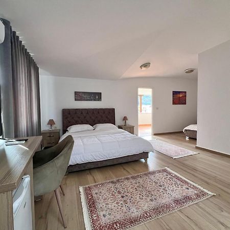 Hotel Vila Arbri Berat Bagian luar foto