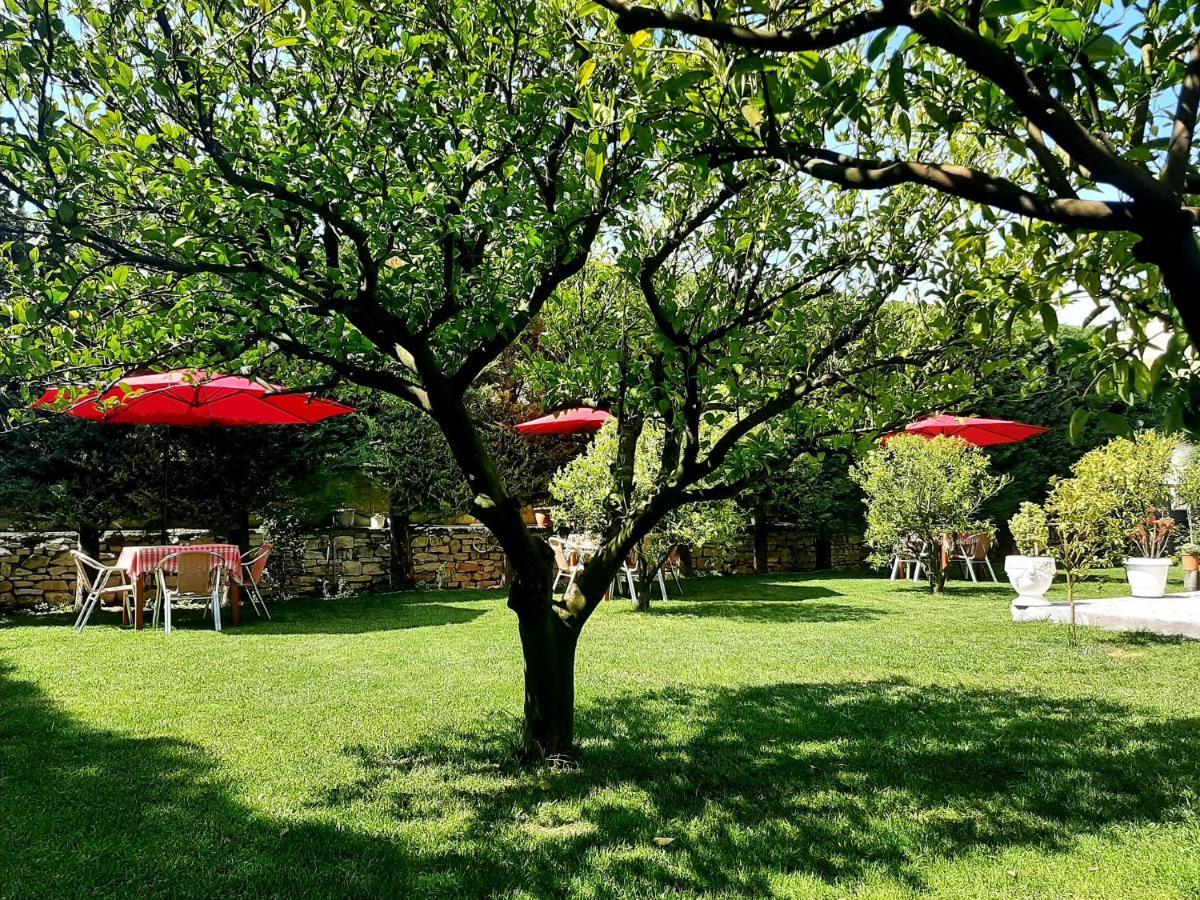 Hotel Vila Arbri Berat Bagian luar foto