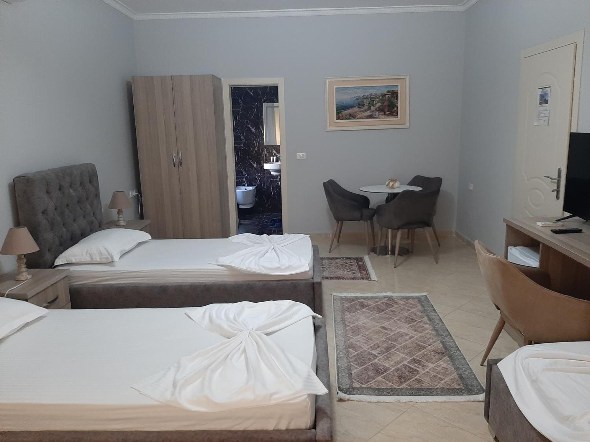 Hotel Vila Arbri Berat Bagian luar foto