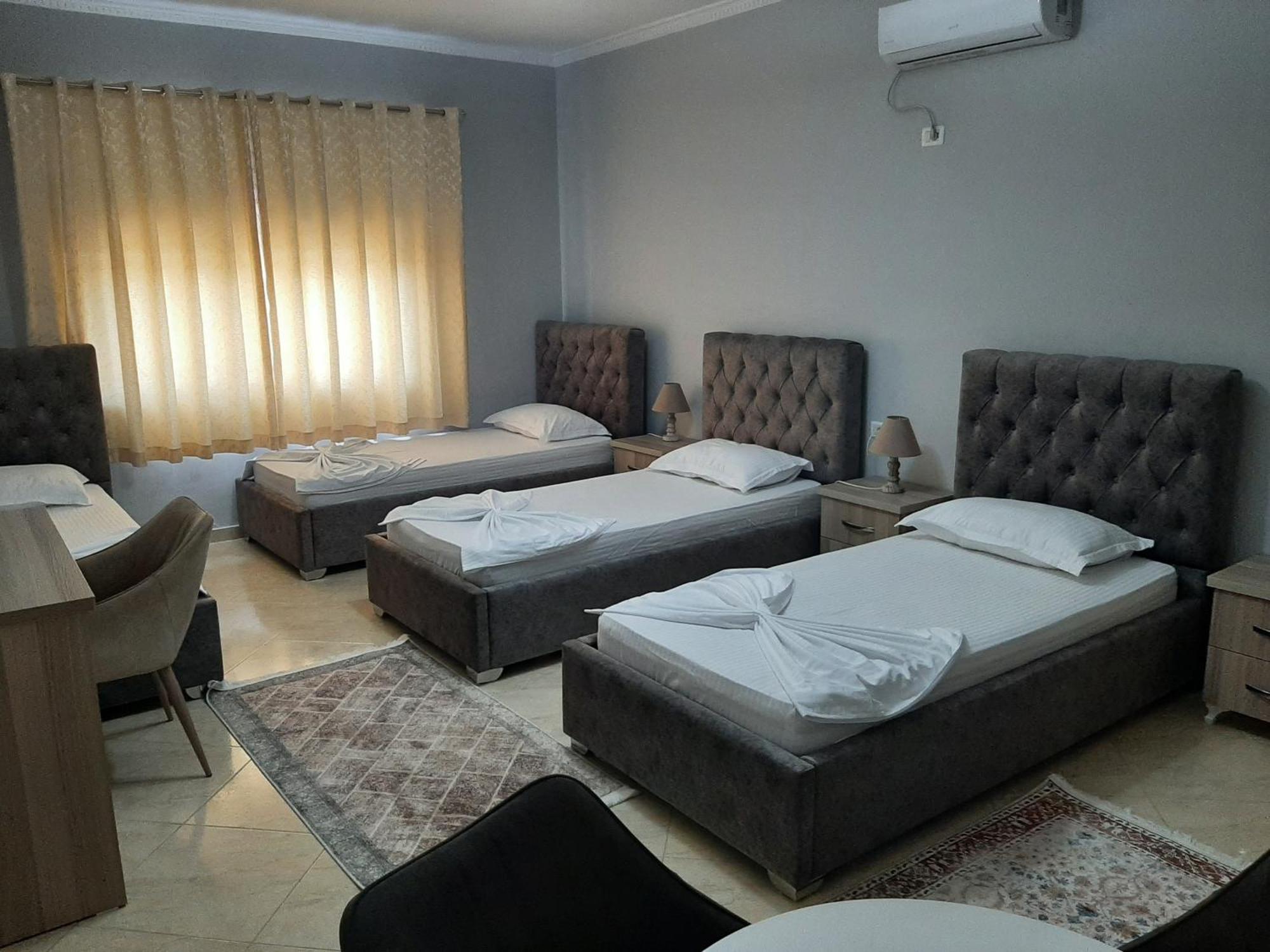 Hotel Vila Arbri Berat Bagian luar foto