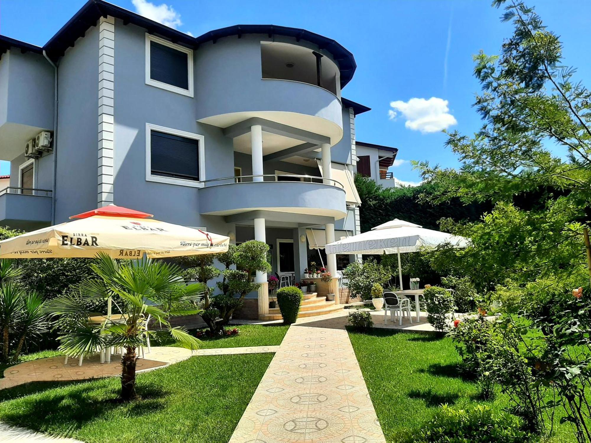 Hotel Vila Arbri Berat Bagian luar foto