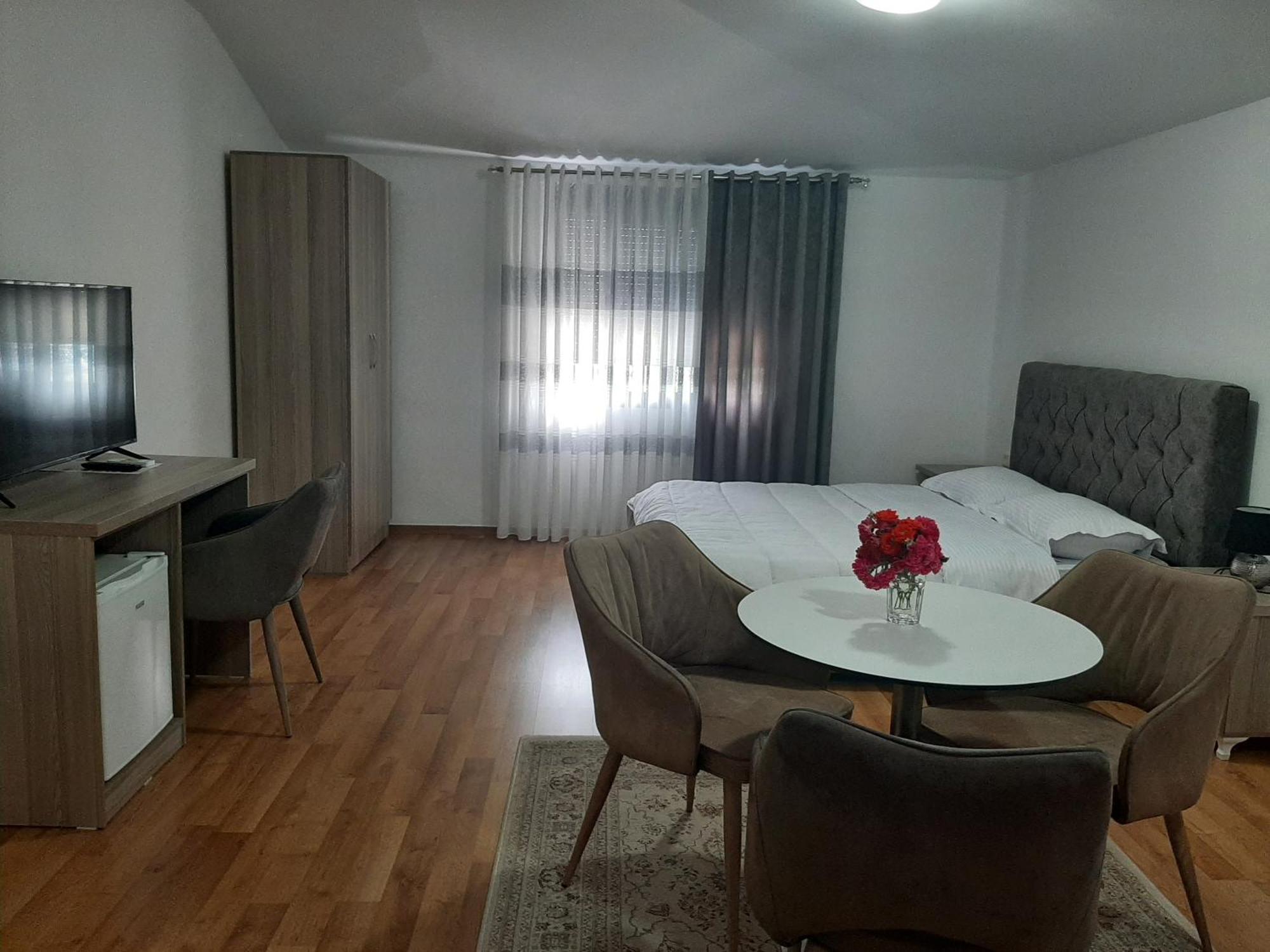 Hotel Vila Arbri Berat Ruang foto