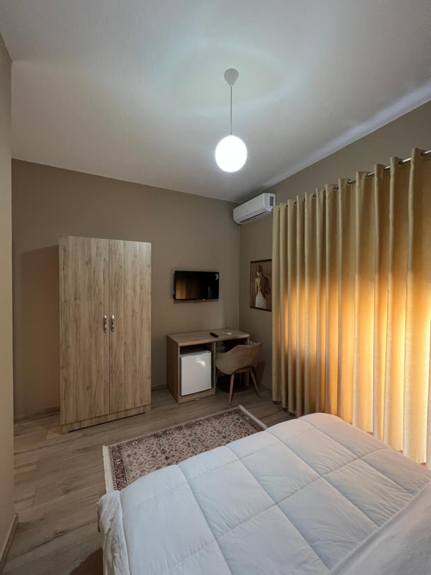 Hotel Vila Arbri Berat Bagian luar foto