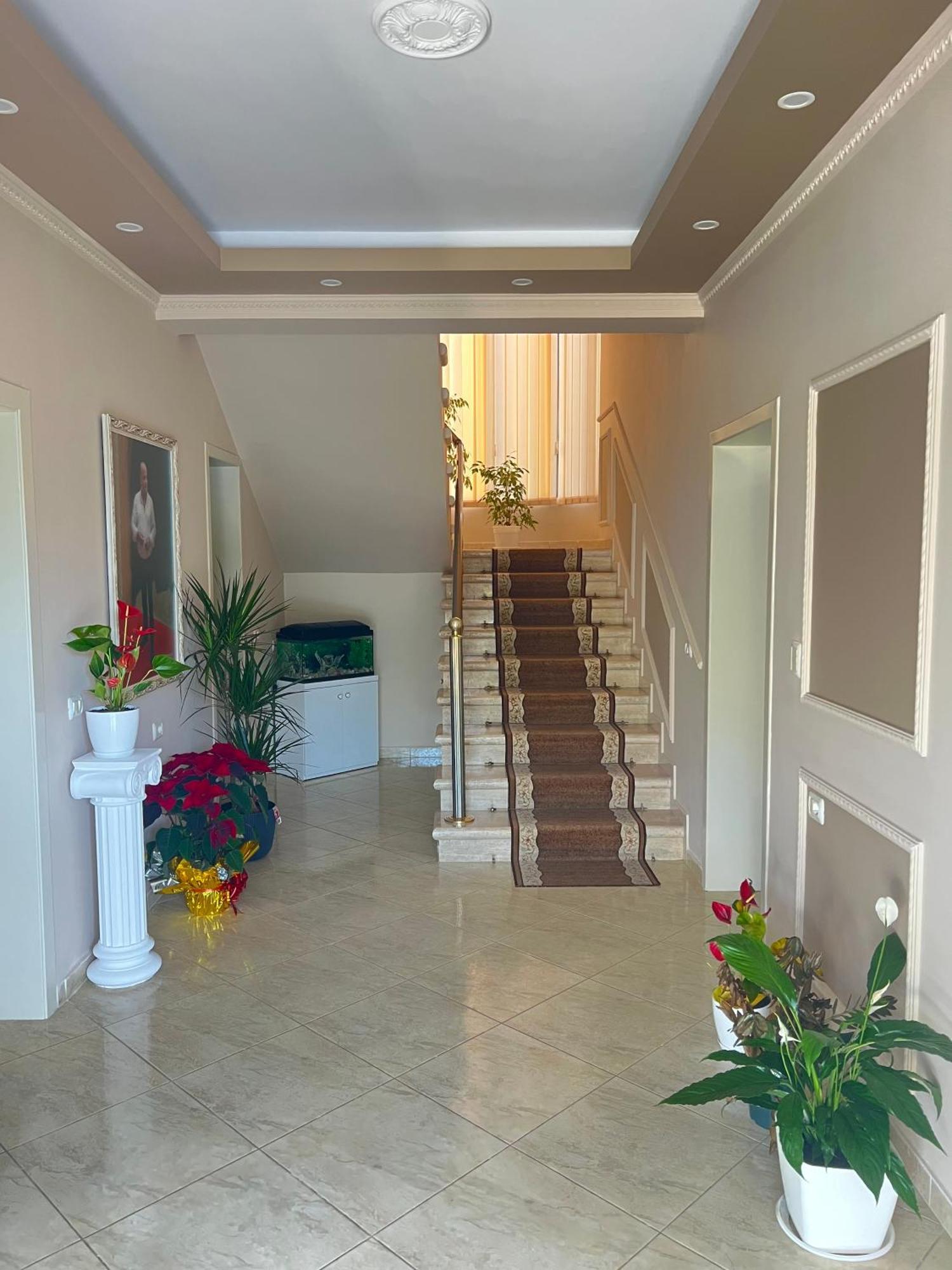 Hotel Vila Arbri Berat Bagian luar foto