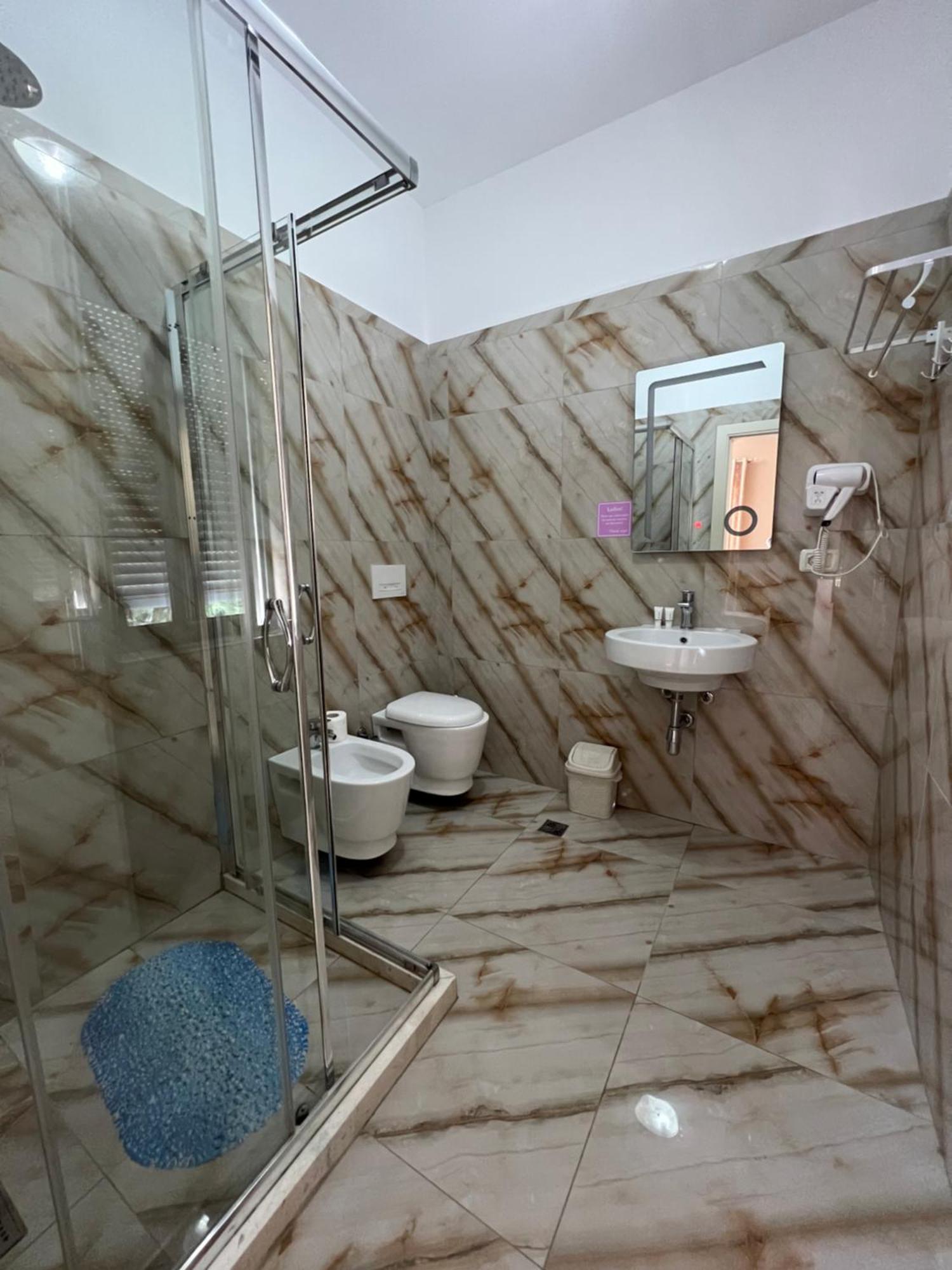 Hotel Vila Arbri Berat Bagian luar foto