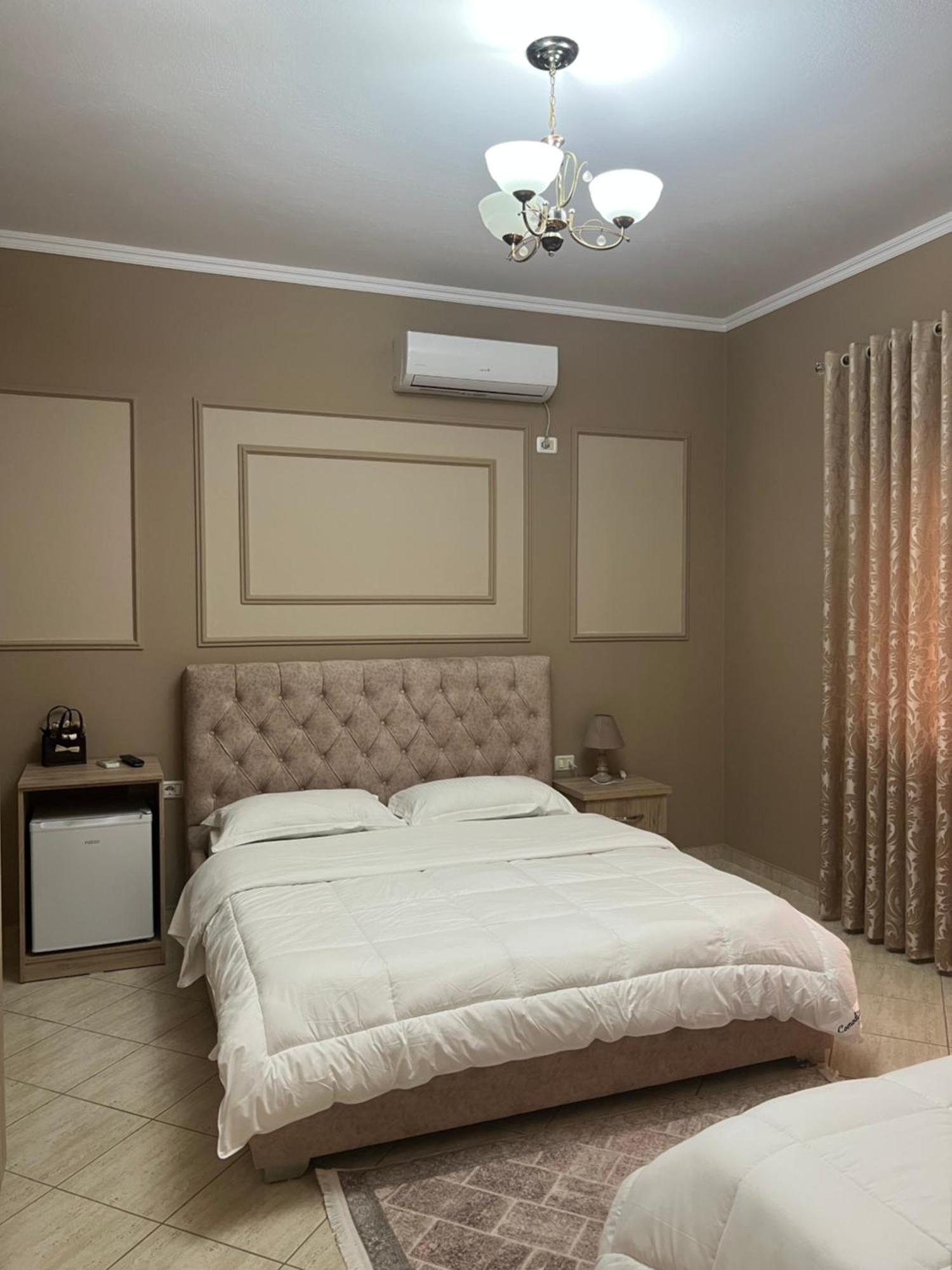 Hotel Vila Arbri Berat Bagian luar foto